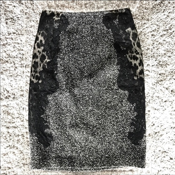 Elie Tahari Dresses & Skirts - Elie Tahari Mixed Media Pencil Skirt EUC Size 8